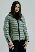 Load image into Gallery viewer, Elfy Vegan Down Short Jacket | Olive