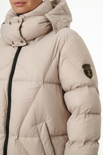 Load image into Gallery viewer, Finnja Down Coat | Linen &amp; Black 3
