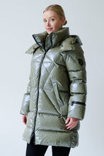 Load image into Gallery viewer, Finnja Down Coat | Olive &amp; Black 2
