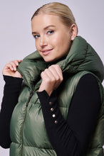 Load image into Gallery viewer, Glaze Down Vest | Military 4
