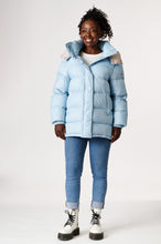 Load image into Gallery viewer, Odelle Vegan Down Jacket | Light Denim &amp; Linen 2
